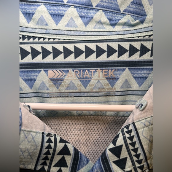 ARIAT Men’s VentTEK Classic Fit Shirt - Picture 5 of 8